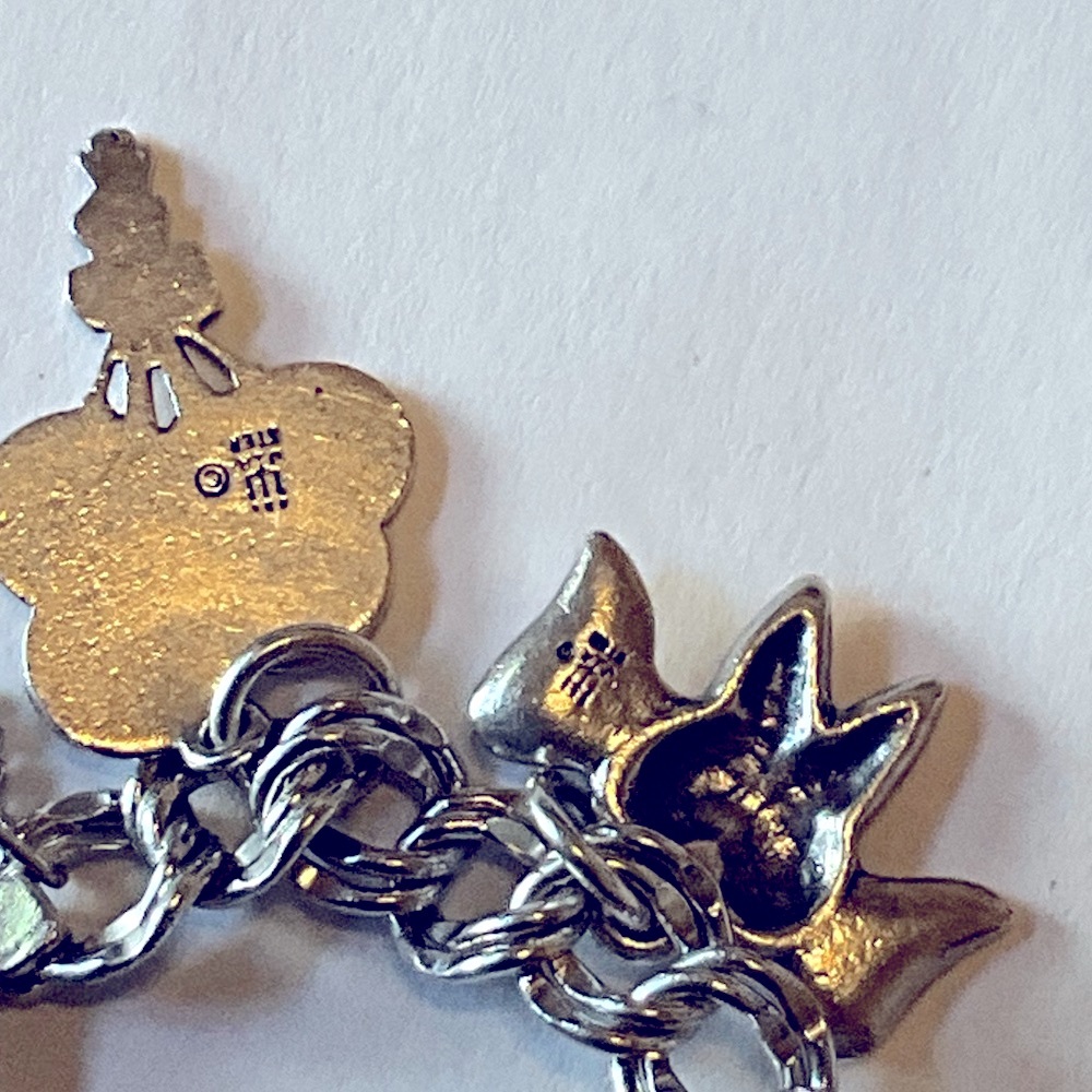 Sterling Silver James Avery 12 Charm Bracelet with Various Retired Charms - Picture 5 of 16